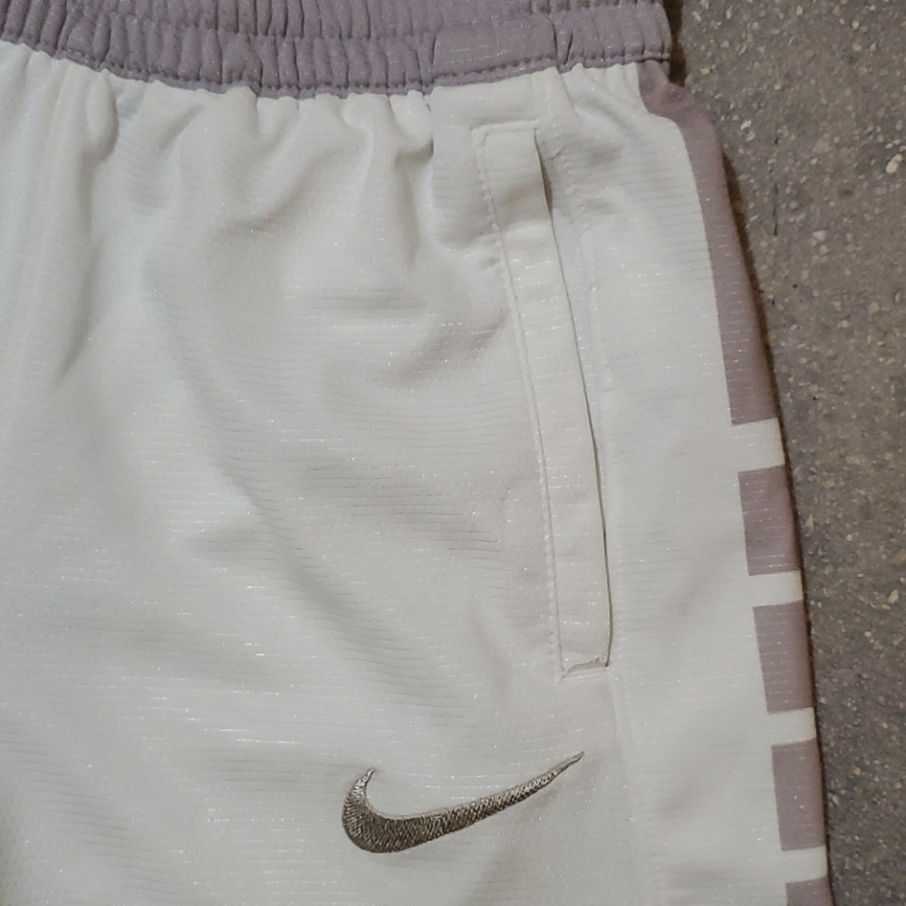 Nike Short - Picture 2 of 5